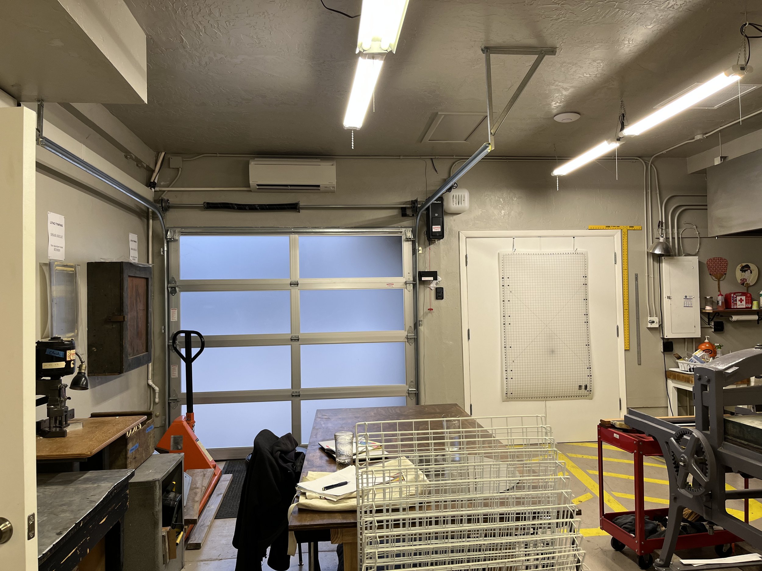 Lithography room with bay door