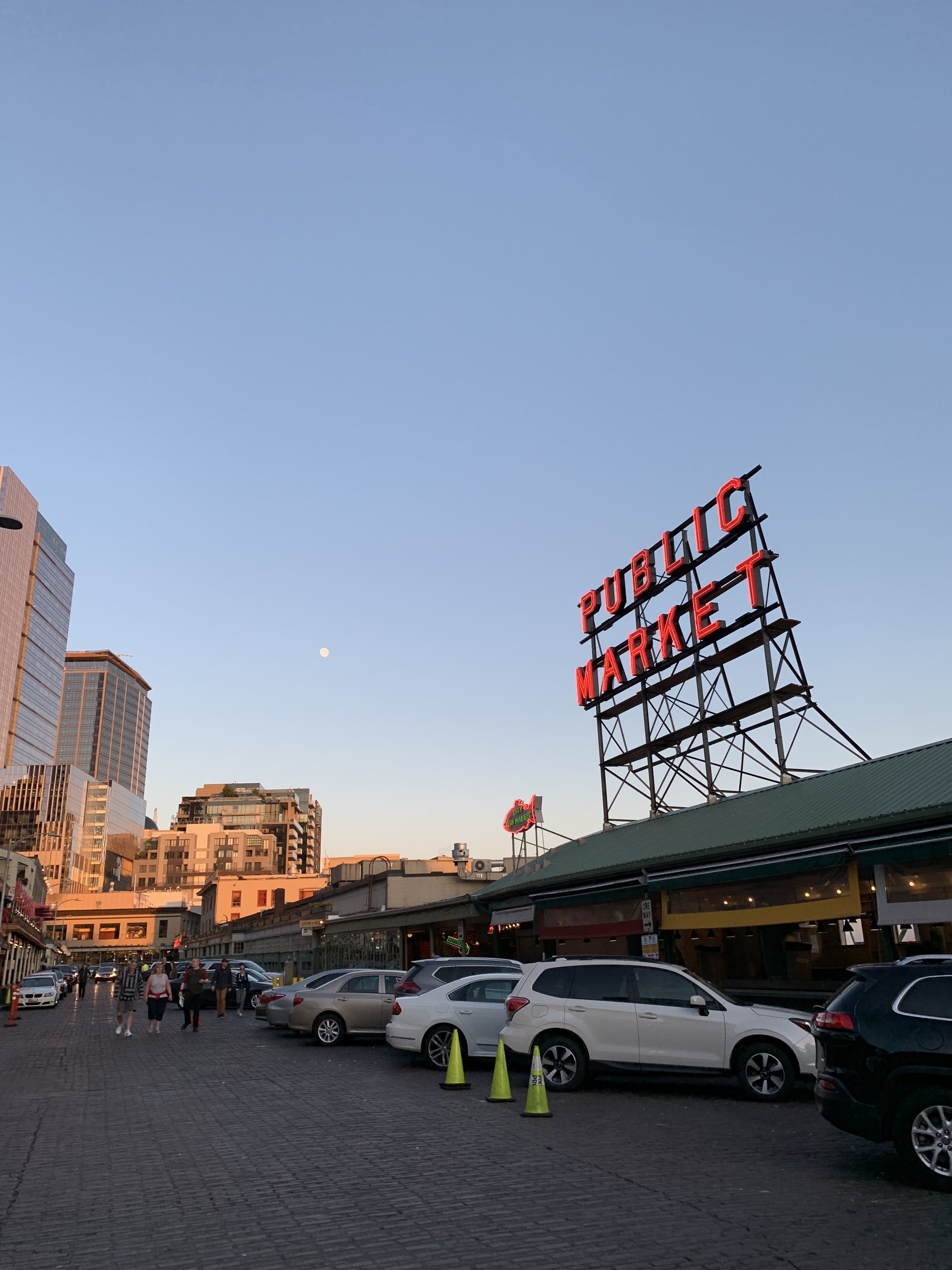 Seattle Date Night Ideas Pike Place- bresheppard.com.jpg