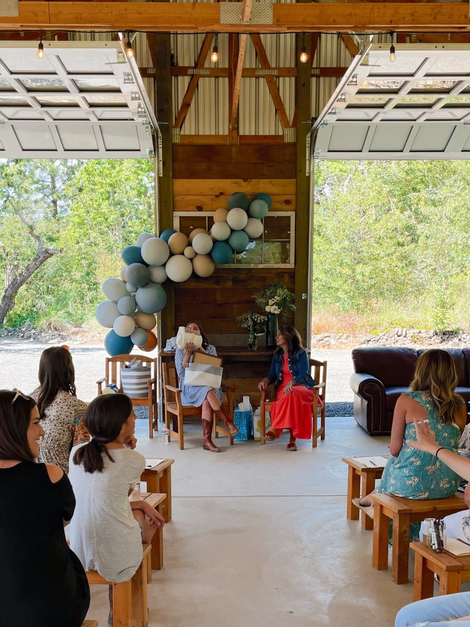 DIY+Balloon+Arch+How+To+-+bresheppard.us.jpg