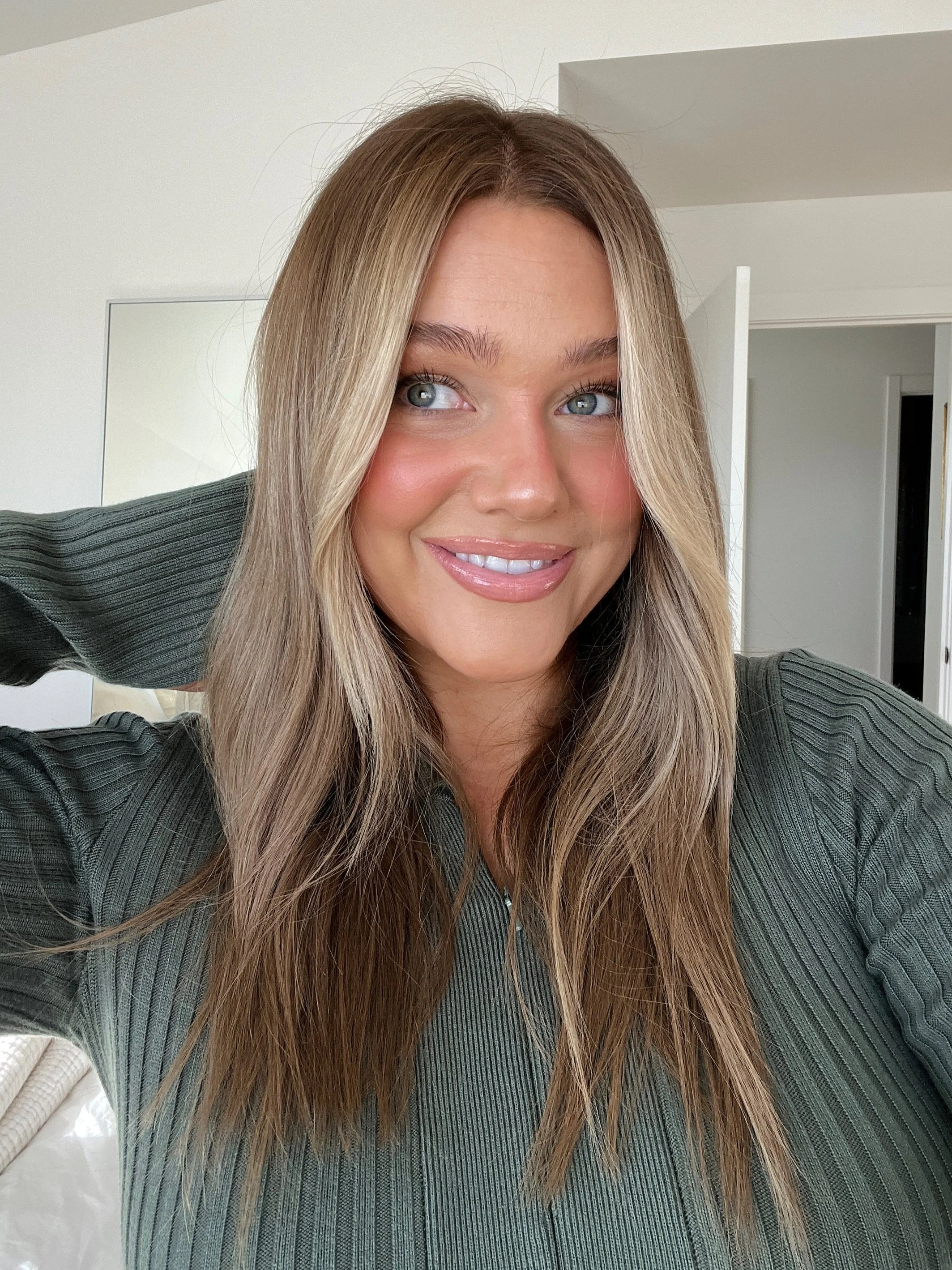 Bre+Sheppard+hair%2C+warm+honey+bronde%2C+bronde+hair%2C+brunette%2C+summer+hair%2C+medium+length+-+bresheppard.us.jpg