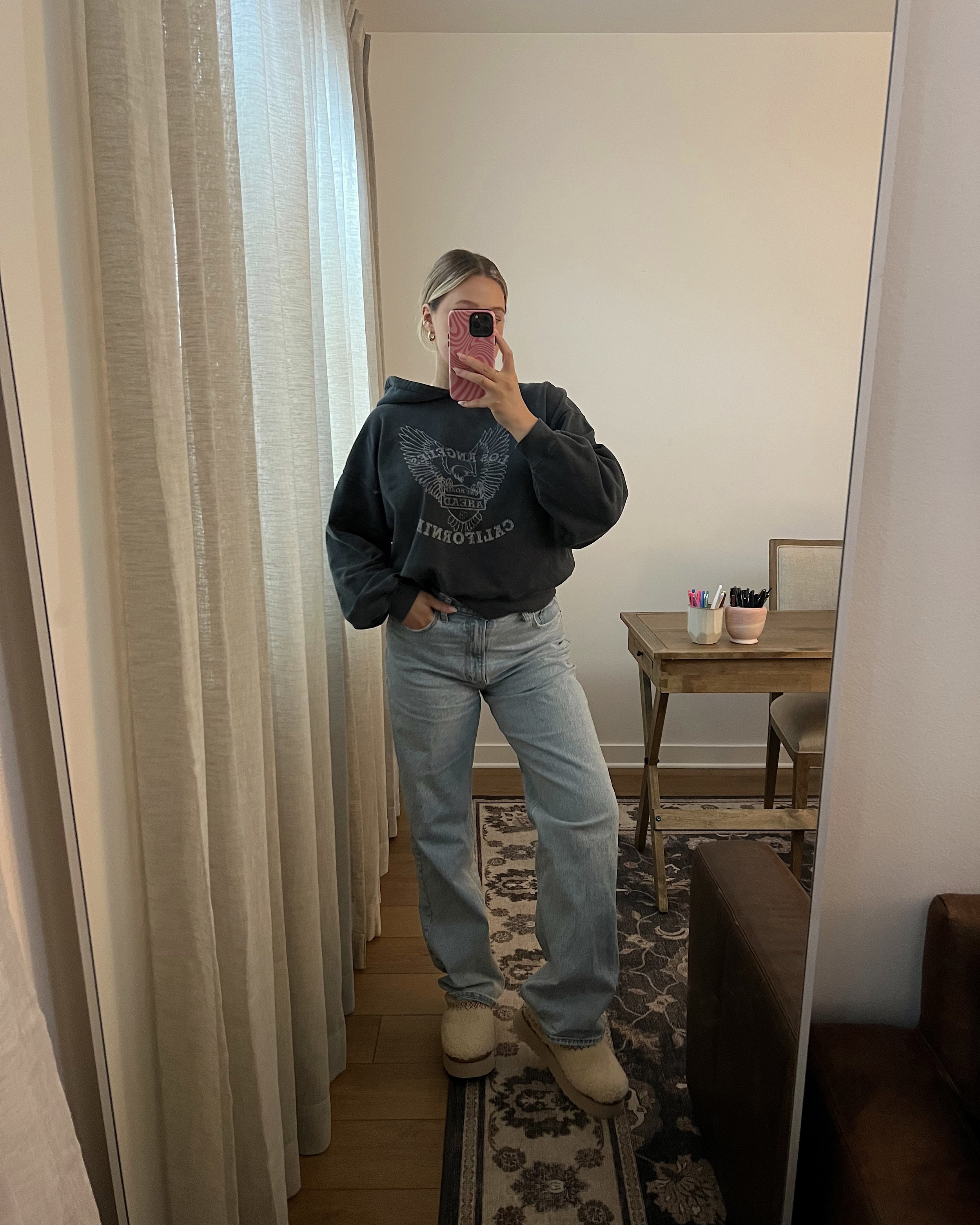 OOTD Mirror Diaries - jeans and sweatshirt - bresheppard.com .jpg
