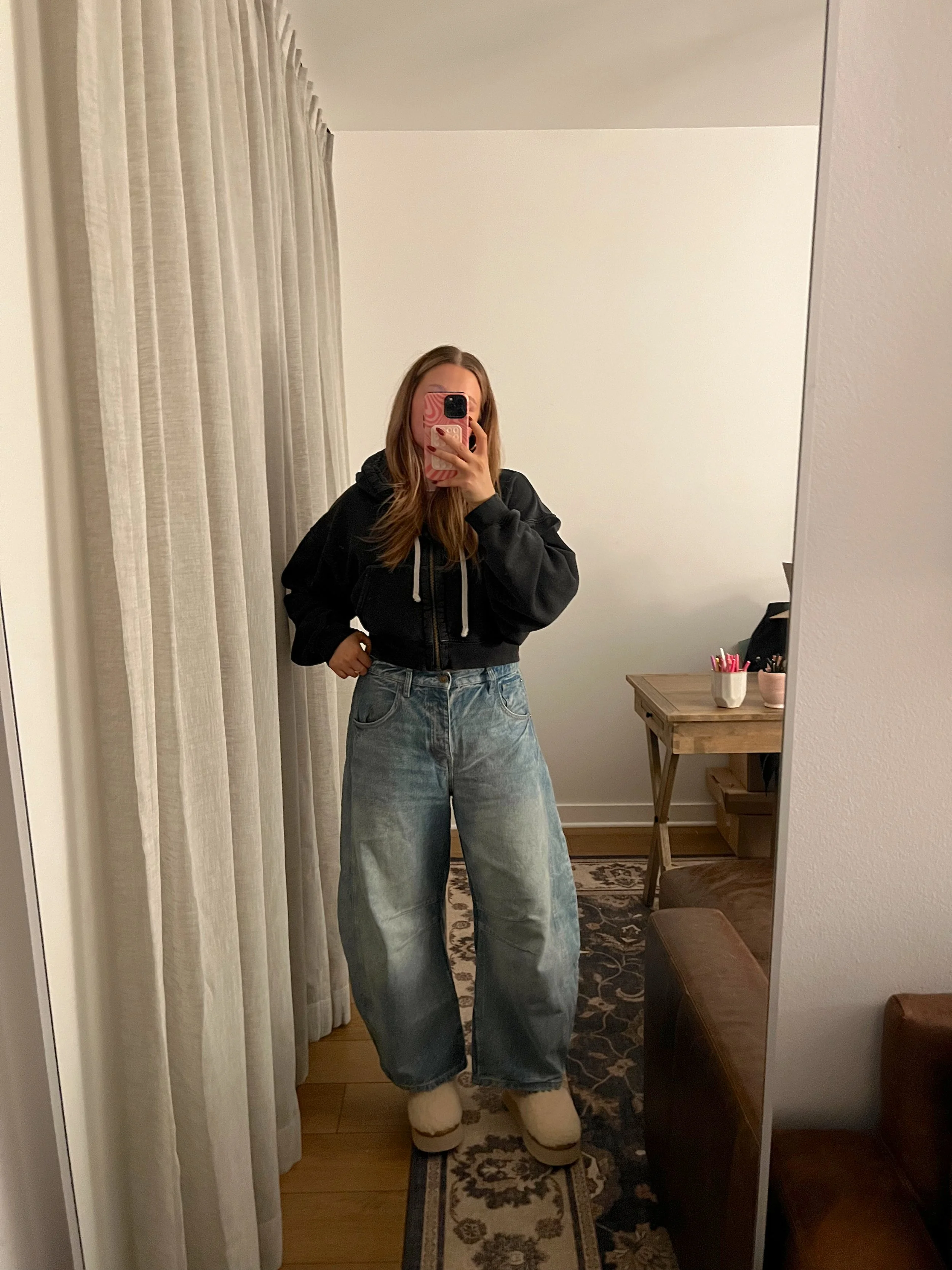 OOTD Mirror Diaries - denim and cozy sweatshirt - bresheppard.us .JPG