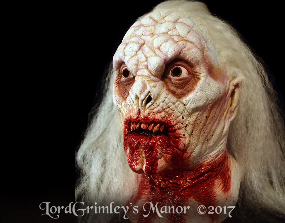 Ghoulish_BramStokerDraculaDead_04.jpg