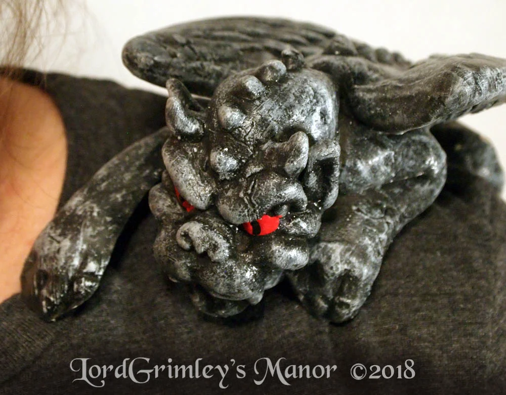 Ghoulish_Shoulder_Gargoyle_01.jpg