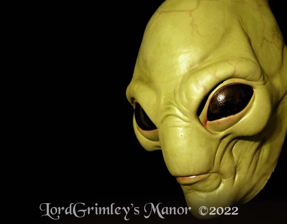 Oktober Studios - The Visitor - Green Alien Halloween Mask - Lord Grimley's Manor