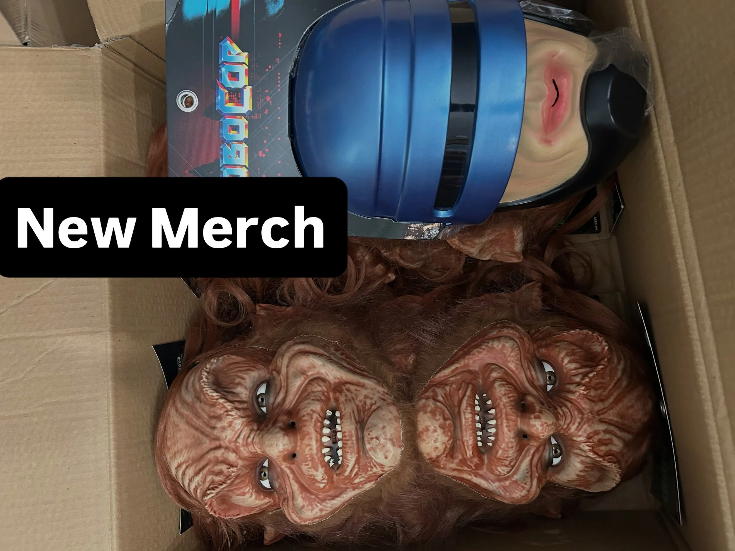 New Merchandise just showed up from @trick_or_treat_studios and we will start shipping preorders tomorrow. Order now at Lordgrimley.com 

#leprechaun #warwickdavis #robocop #halloween #horror @leprechaunmovie
