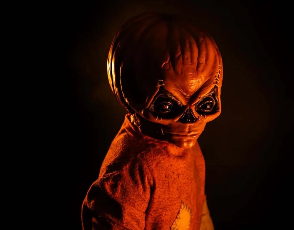 Trick or Treat Studios - Officially Licensed Ultimate Sam Puppet Halloween Poseable Prop - Lord Grimley's Manor