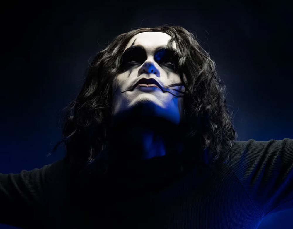 Trick or Treat Studios - Officially Licensed Eric Draven The Crow - Deluxe Injection Halloween Mask - Lord Grimley's Manor