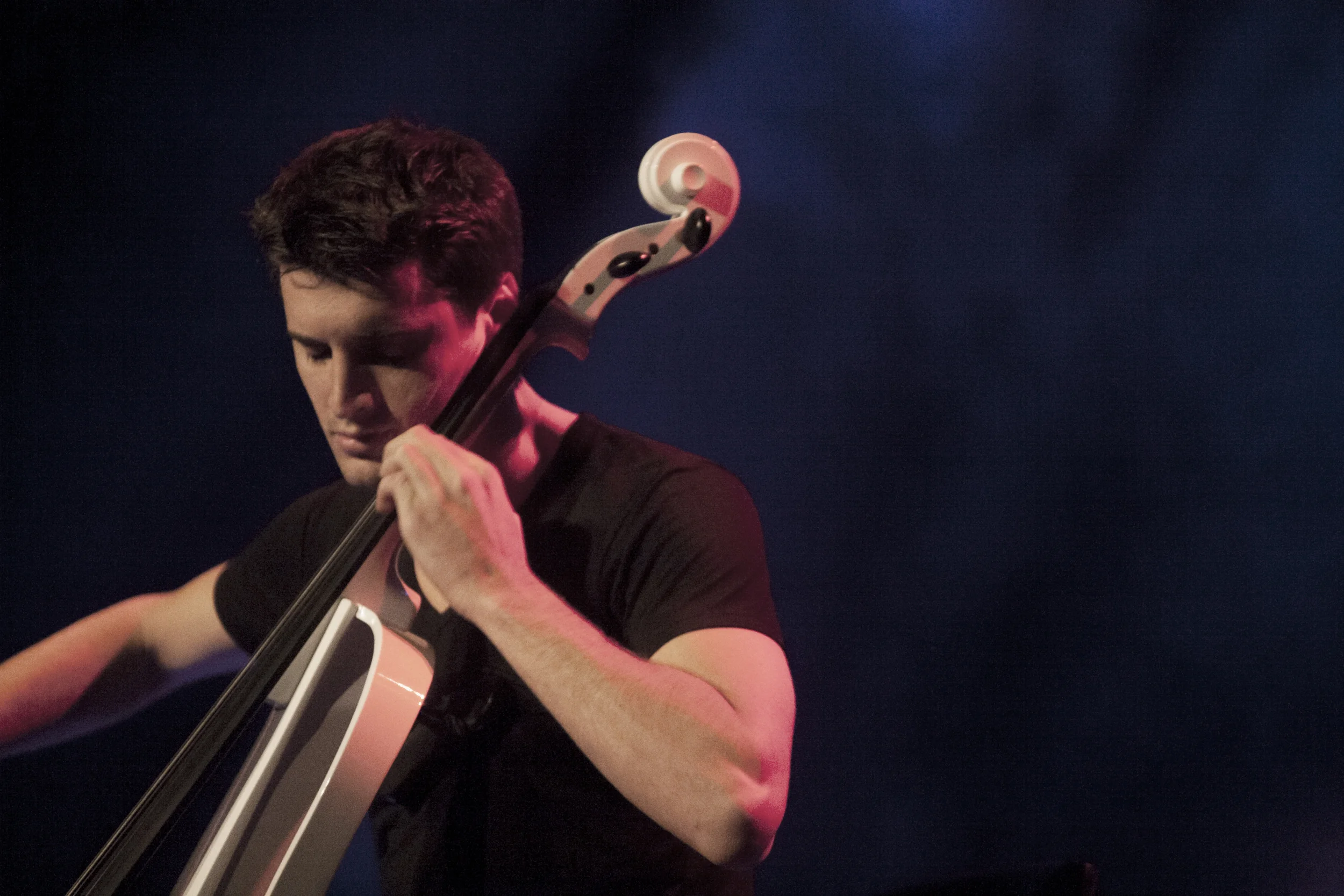2CELLOS_MEL2014_03.jpg