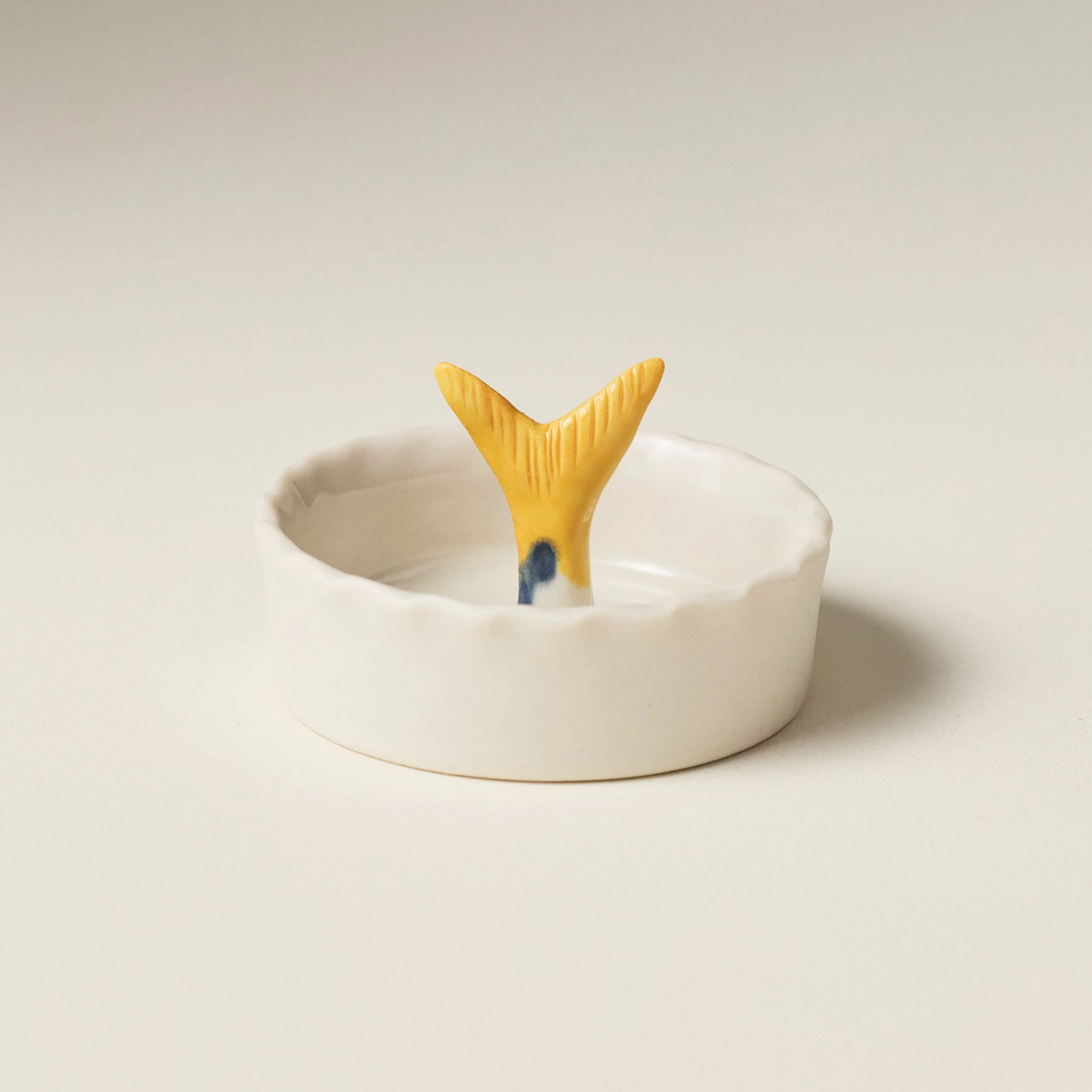 Side view of the PetitFelts Julian Tail ceramic salt cellar