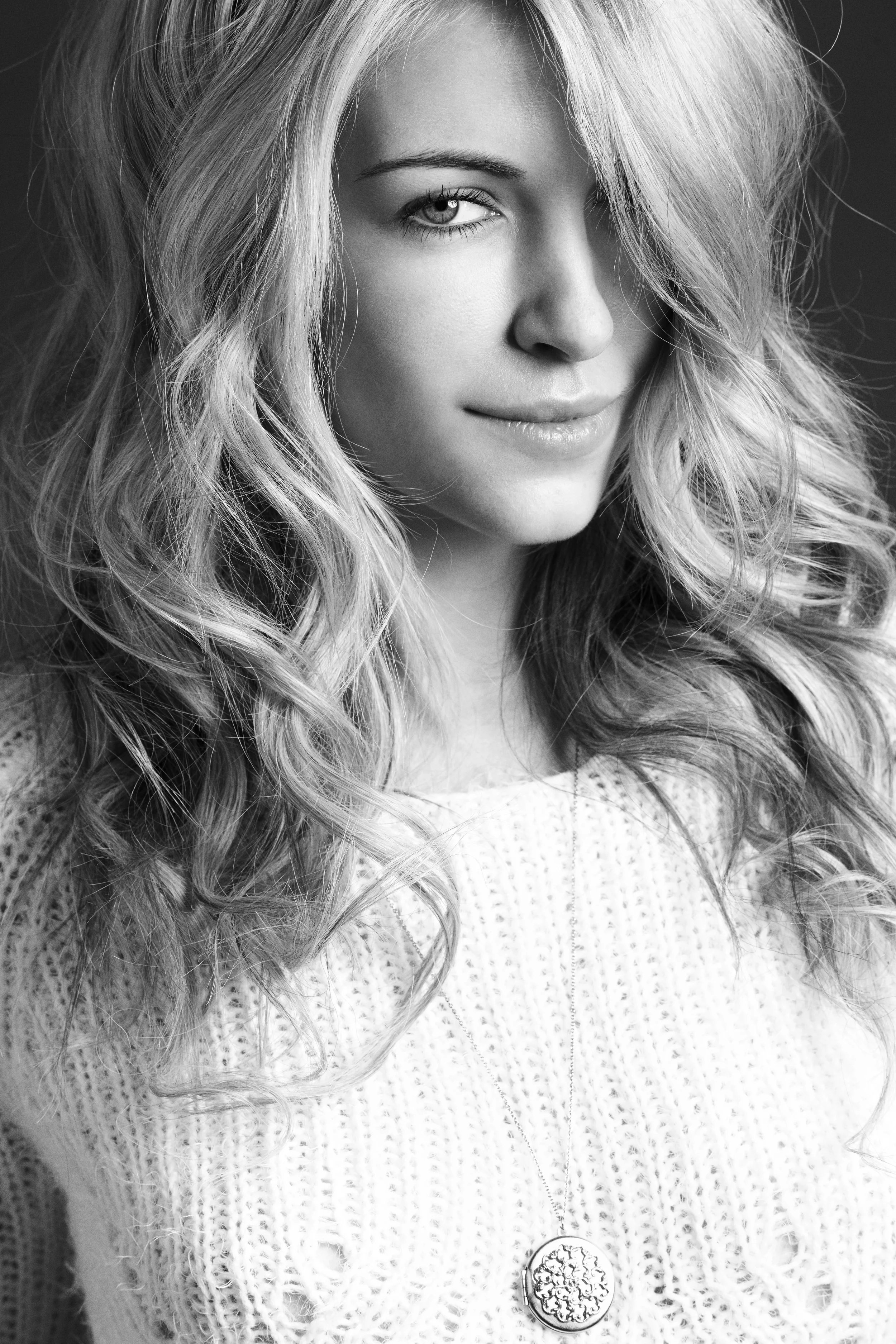 SH_Liane_Look#1_030_V1_B&W.jpg
