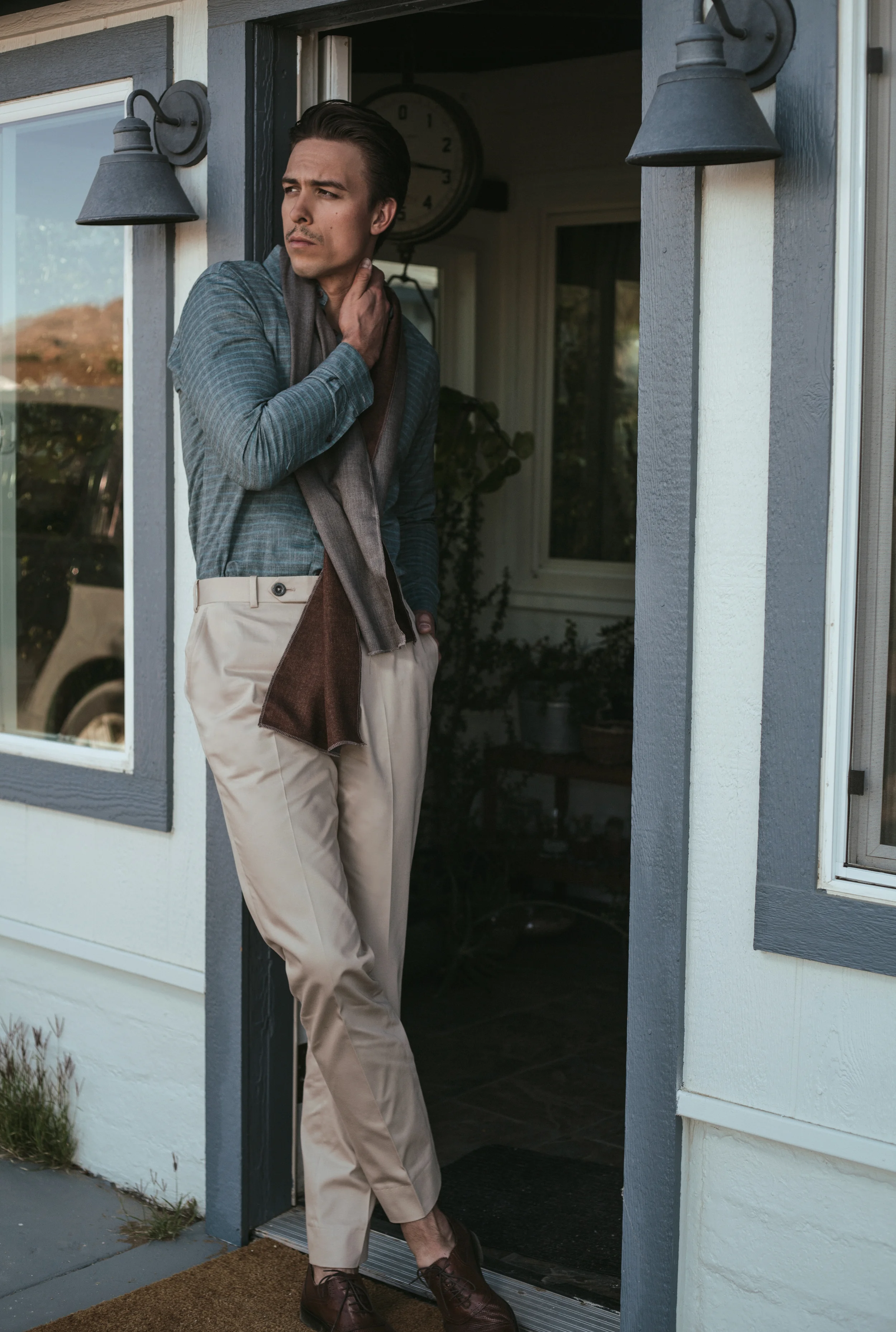 201505_Olde_Scocozza_AquaLinenShirt_TanPants2.jpg