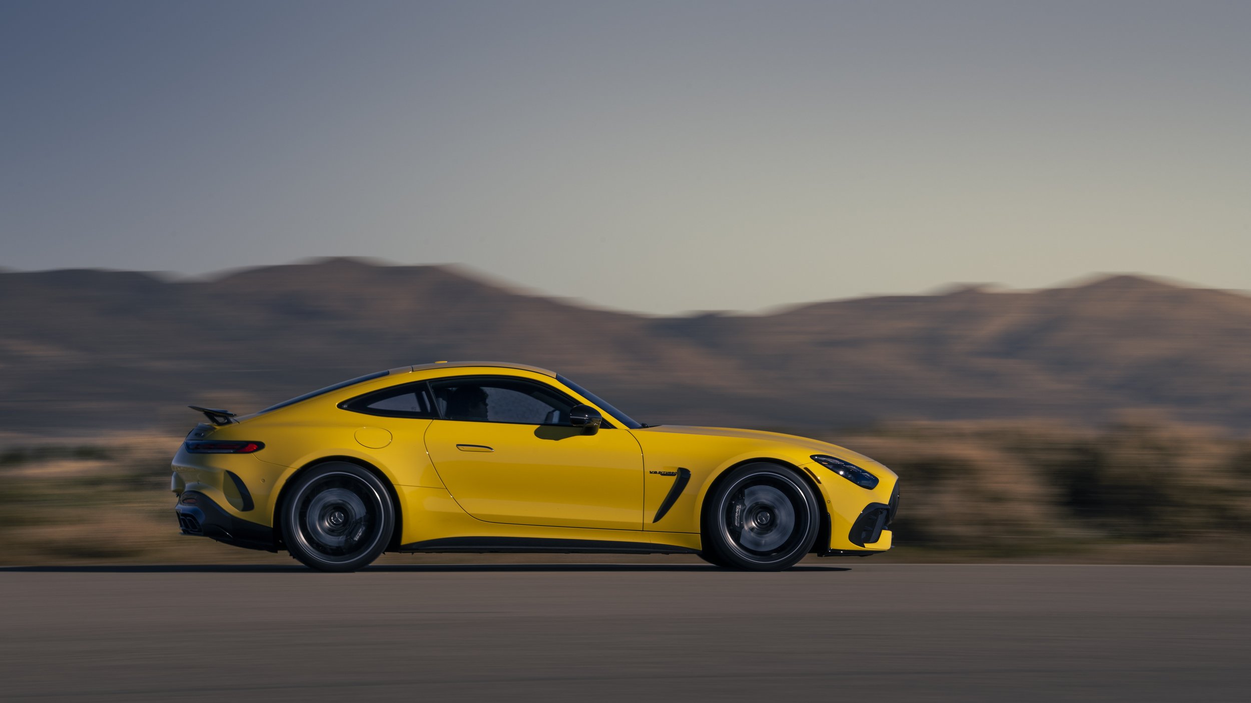 01AMG_GTR_Pro.jpg