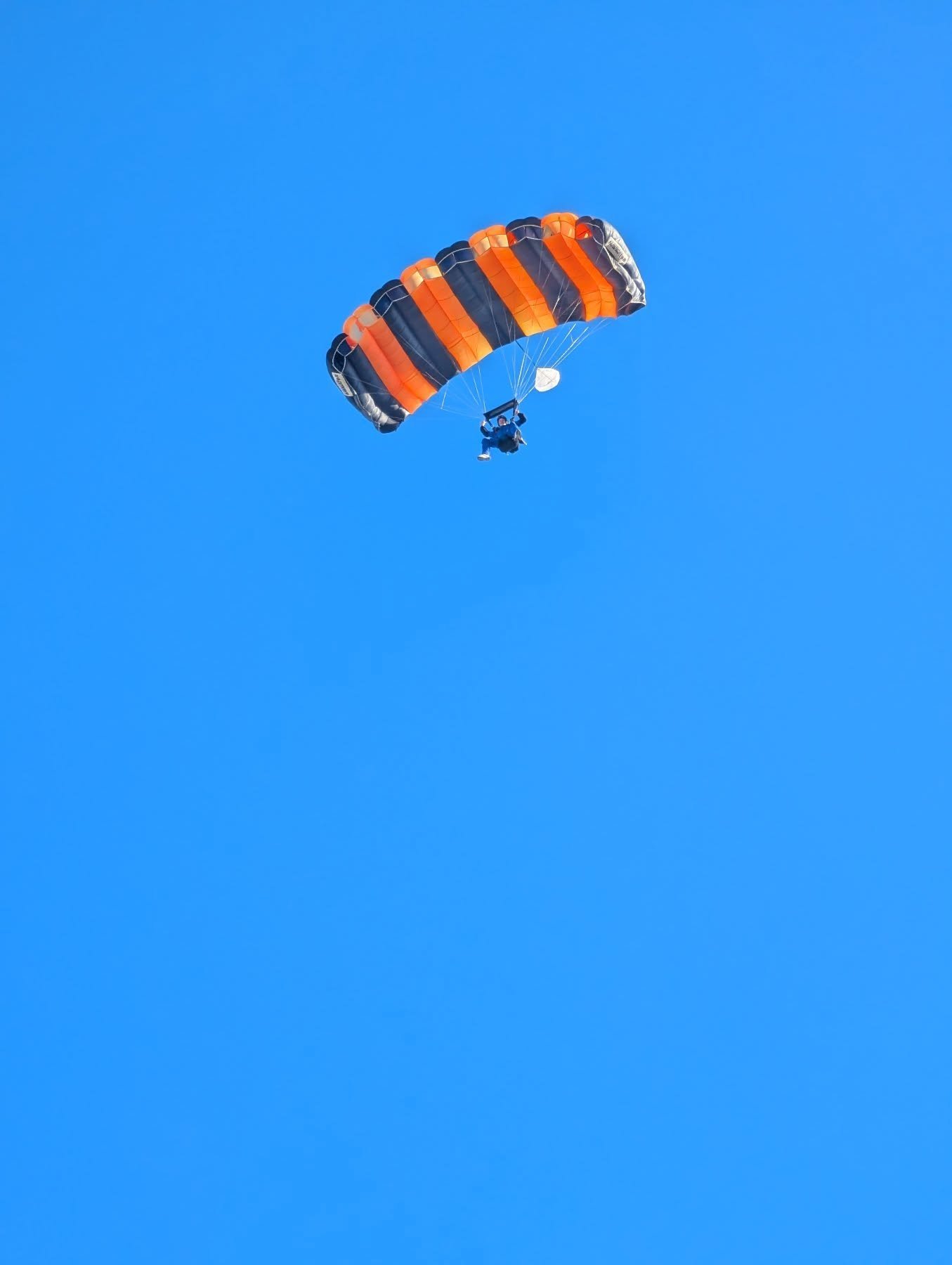 Who's ready for new adventures in 2026? 🪂 Come out and play! ☀️ Want to learn to skydive? Our next class is Saturday December 20th at 8:45am call 386-328-0606 or visit skydivepalatka.com to register! 
-
-
-
-
-
-
-
-
-
-
-
#skydivepalatka #skydiving