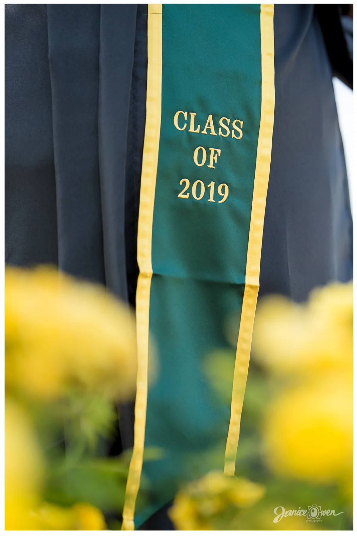 janiceowenphotography_grad2019.jpg