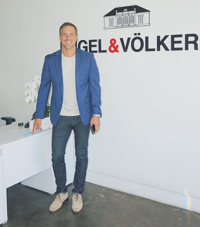Happy to be getting back to a normal routine. Stopping by the office to sign some closing papers on my first sale with #engelandvolkers. The quarantine made the process very difficult but also much more rewarding having to work so much harder. Wishin