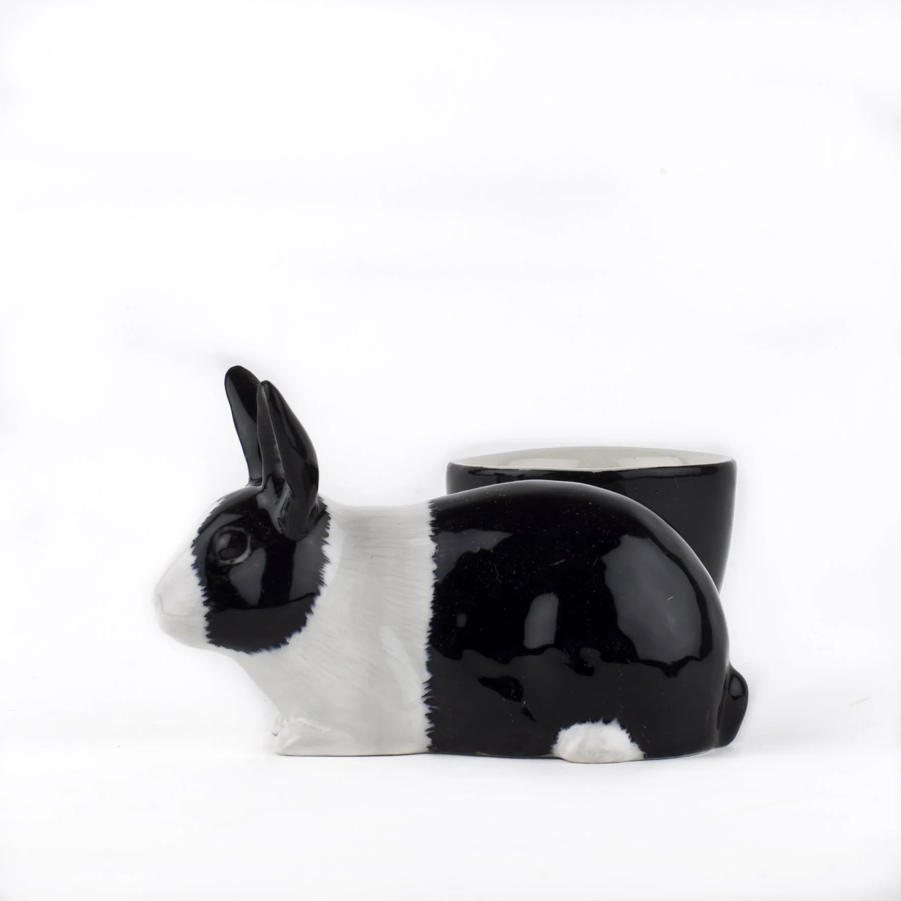 Dutch rabbit with egg cup bl_wh 03.jpg