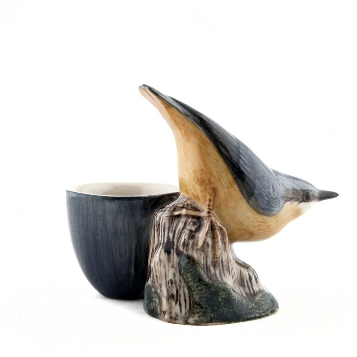 Nuthatch with egg cup 04.jpg