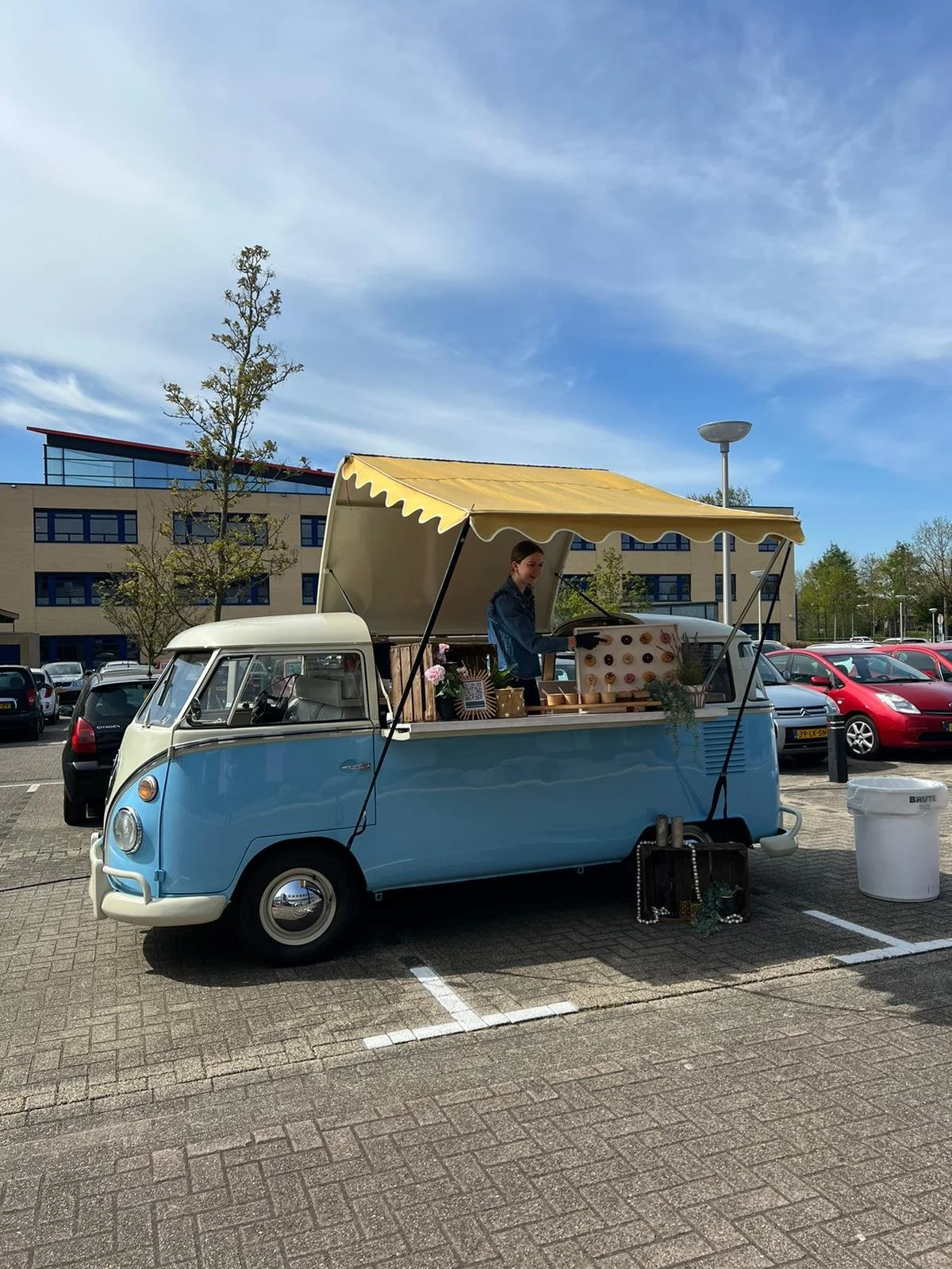 blue blauwe Volkswagen bus opgebouwd event