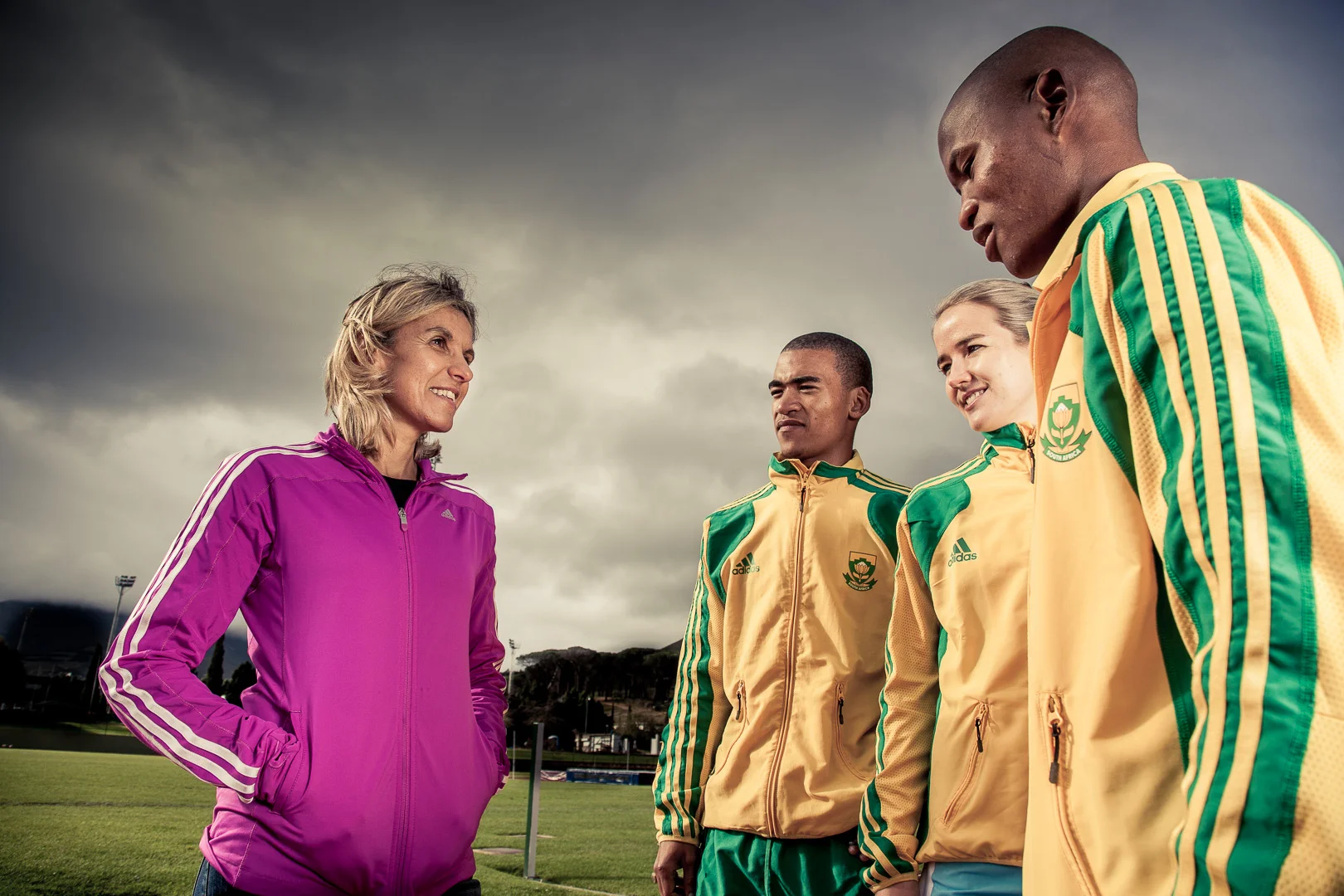 Elana Meyer coaching young athletes