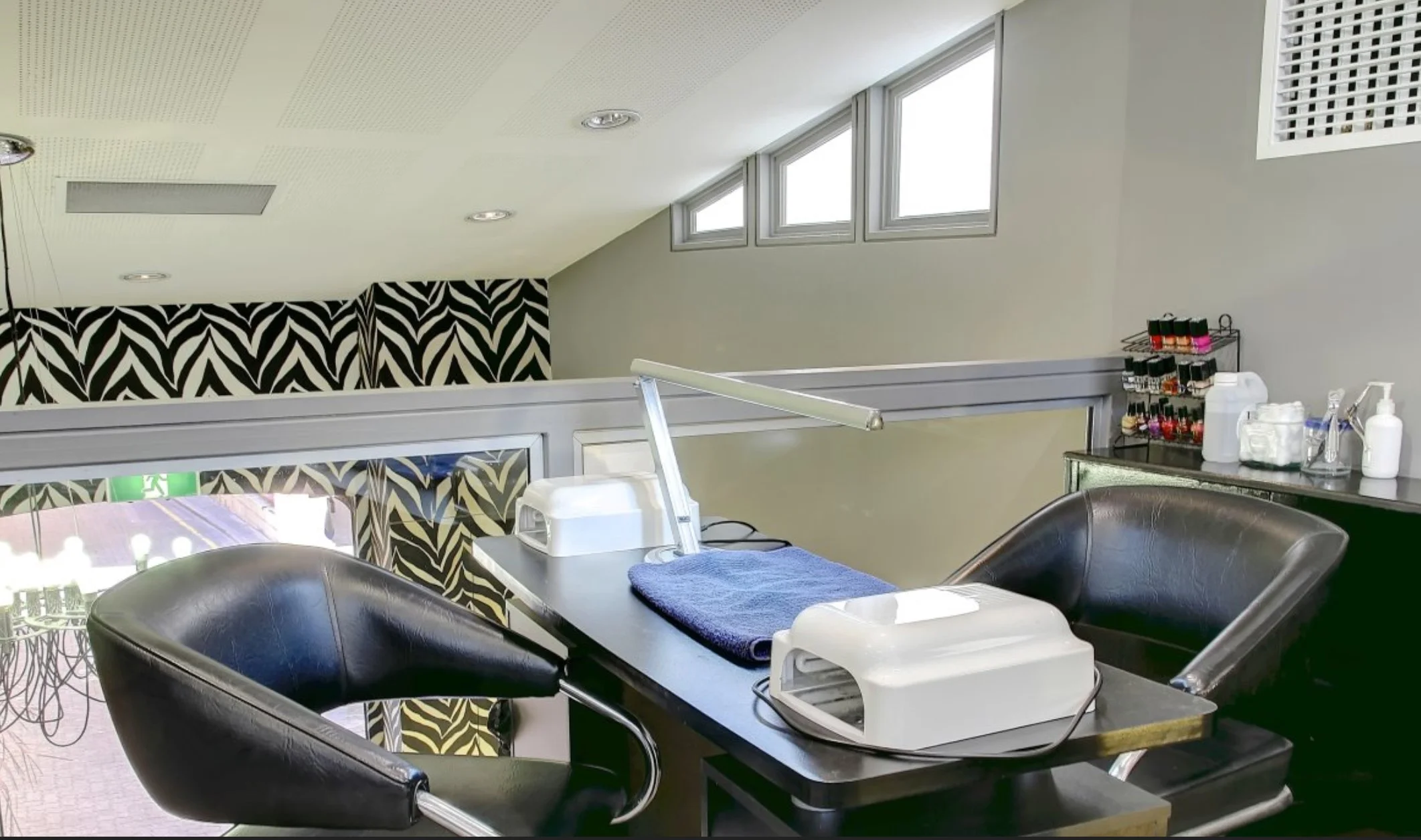 nails-station.jpg