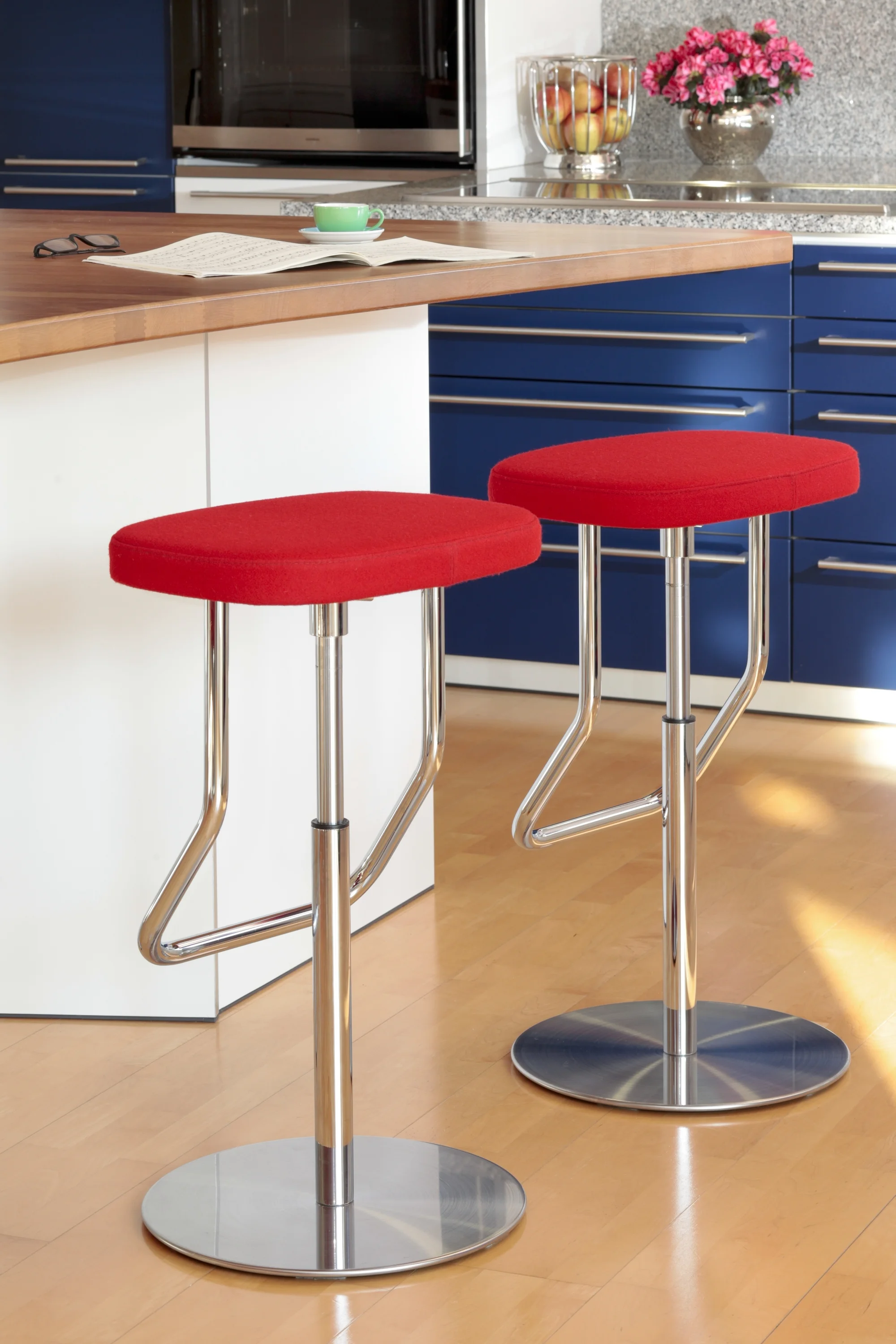 S123 Stool by Thonet