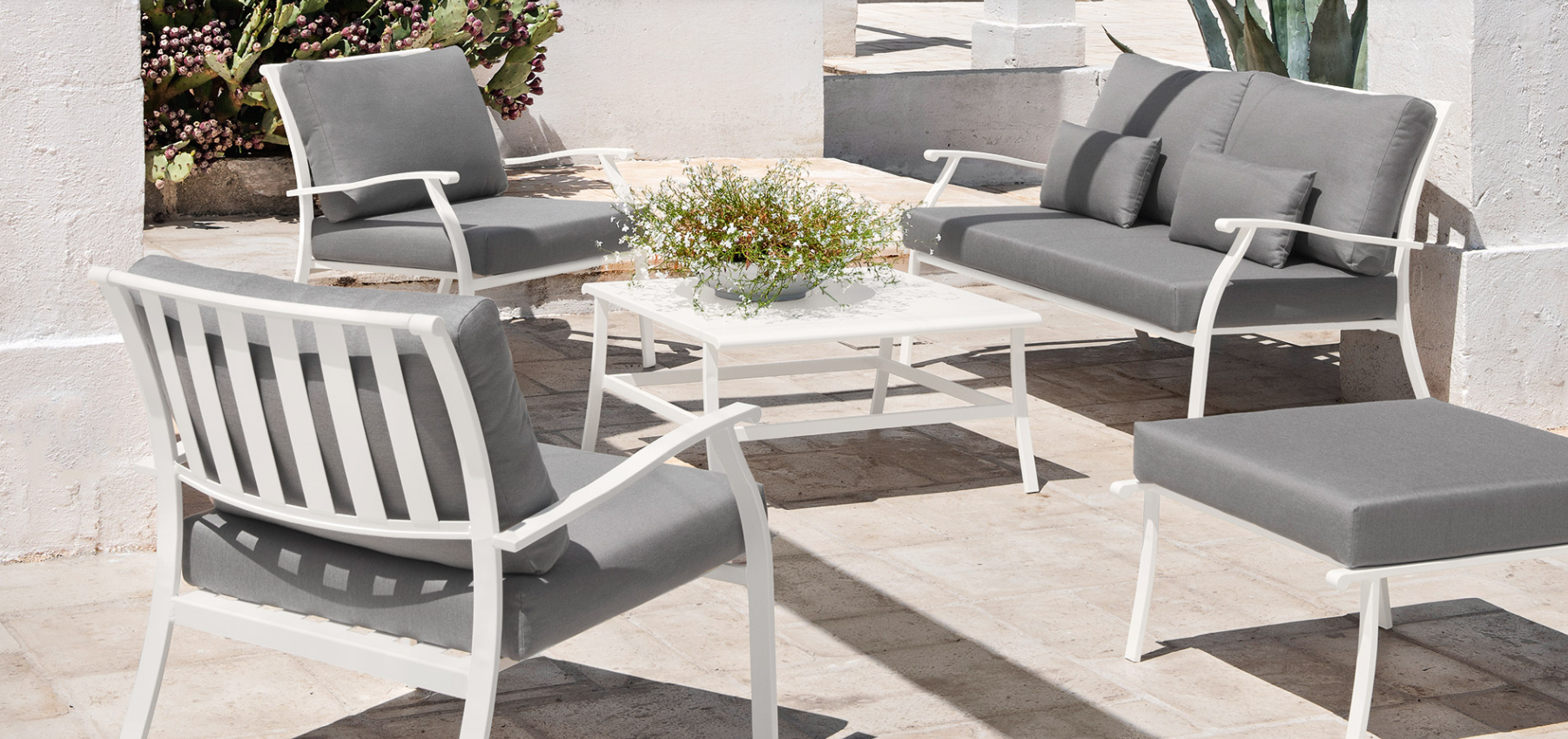 Elisir outdoor Lounge furniture from Ethimo