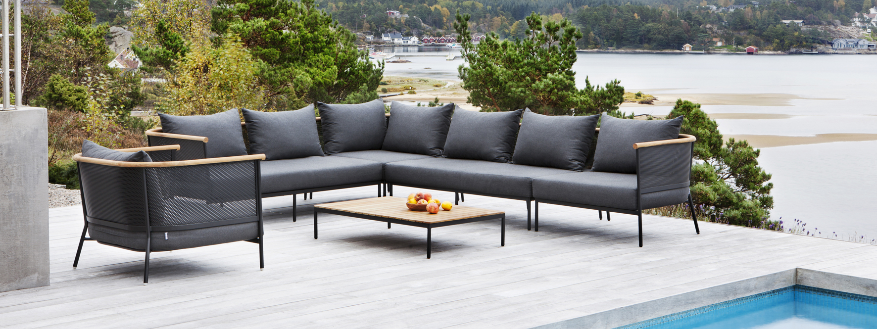 RIAD Outdoor Sectional Sofa from Oasiq