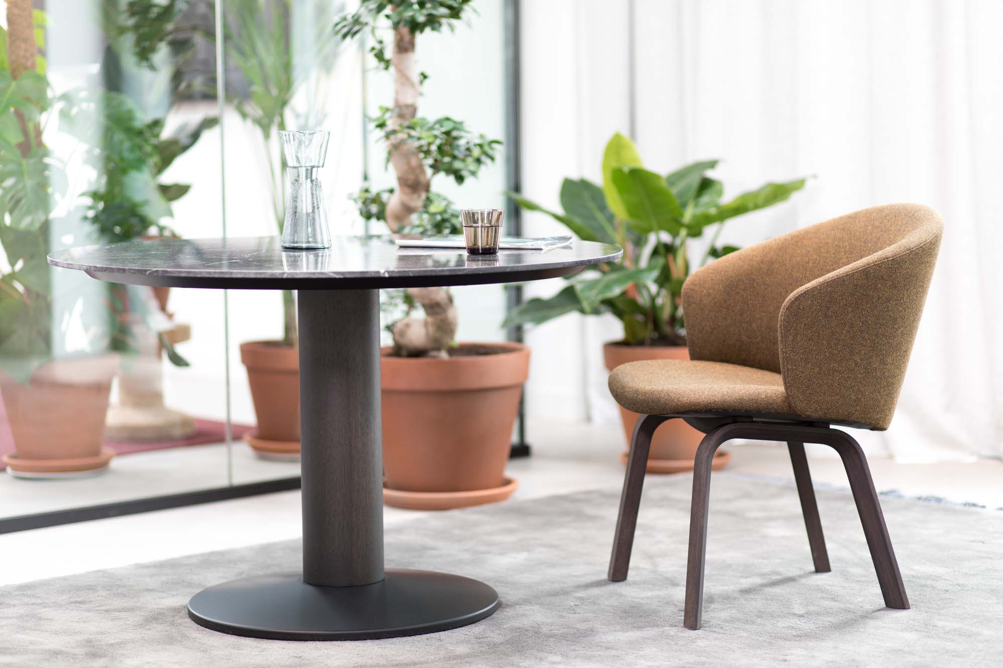 Diabolo table by Arco