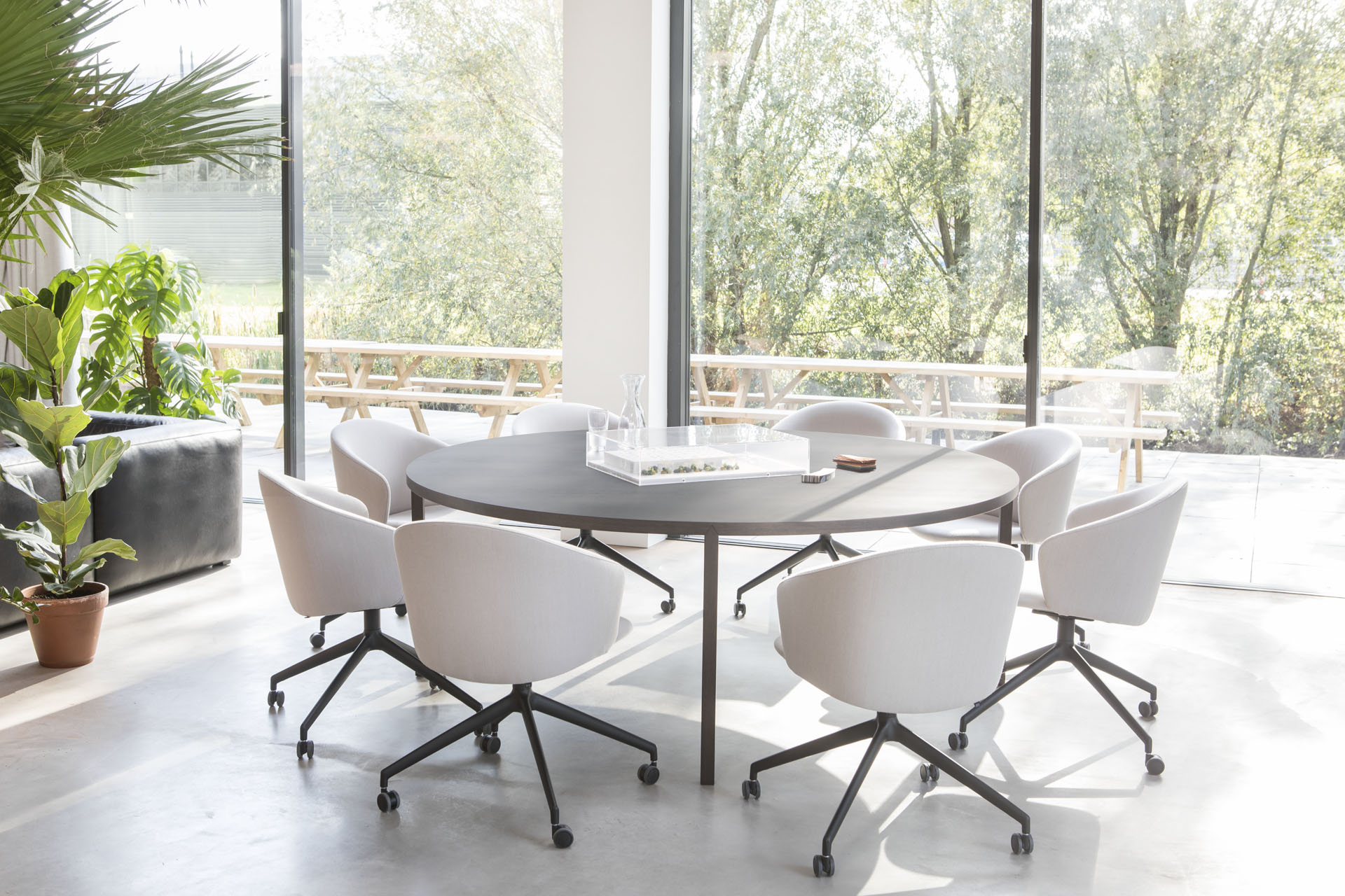 Slim+ Round table by Arco