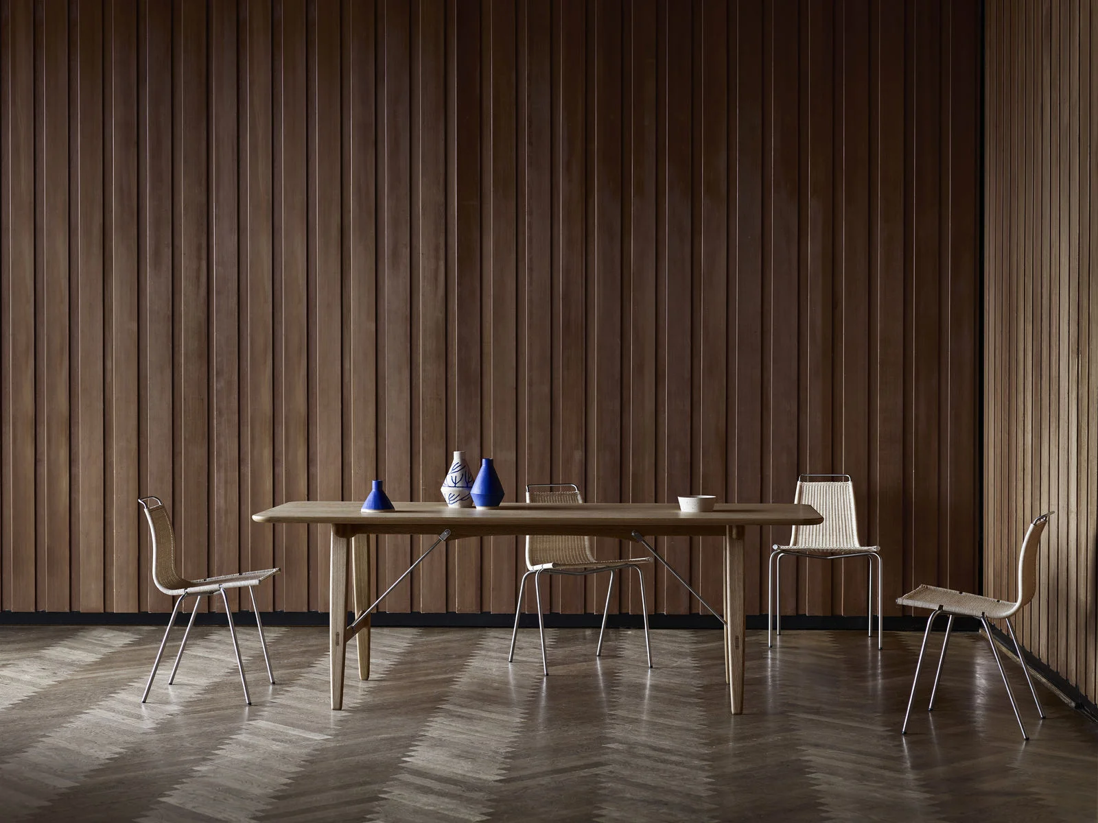 BM1160 Dining table