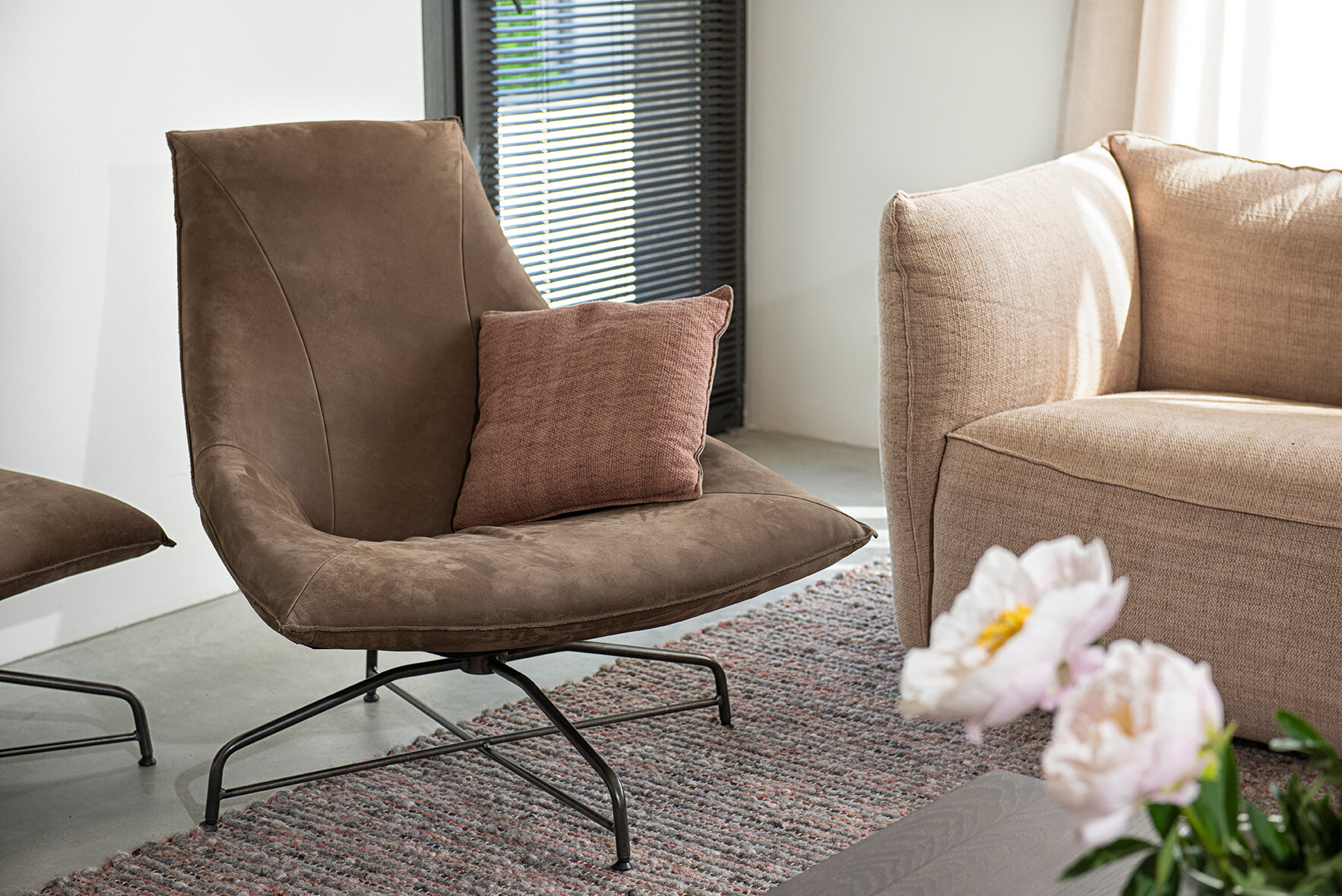 Jess Design Miles Swivel chair