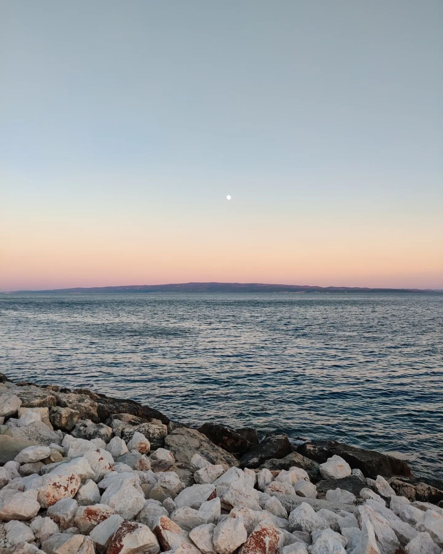 Sunset, cruise and food