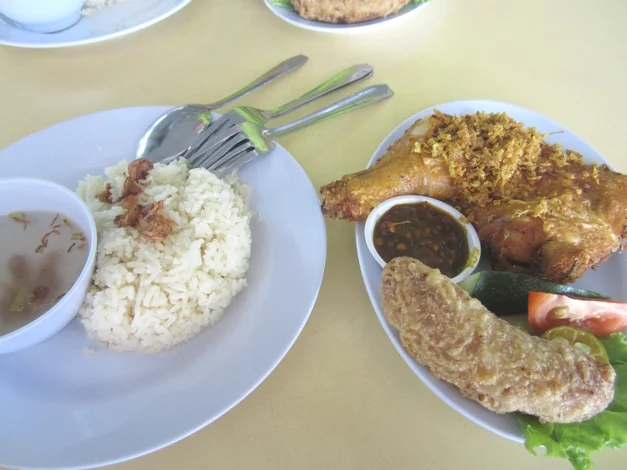 Lunch - Malaysia style deep fried chicken and banana