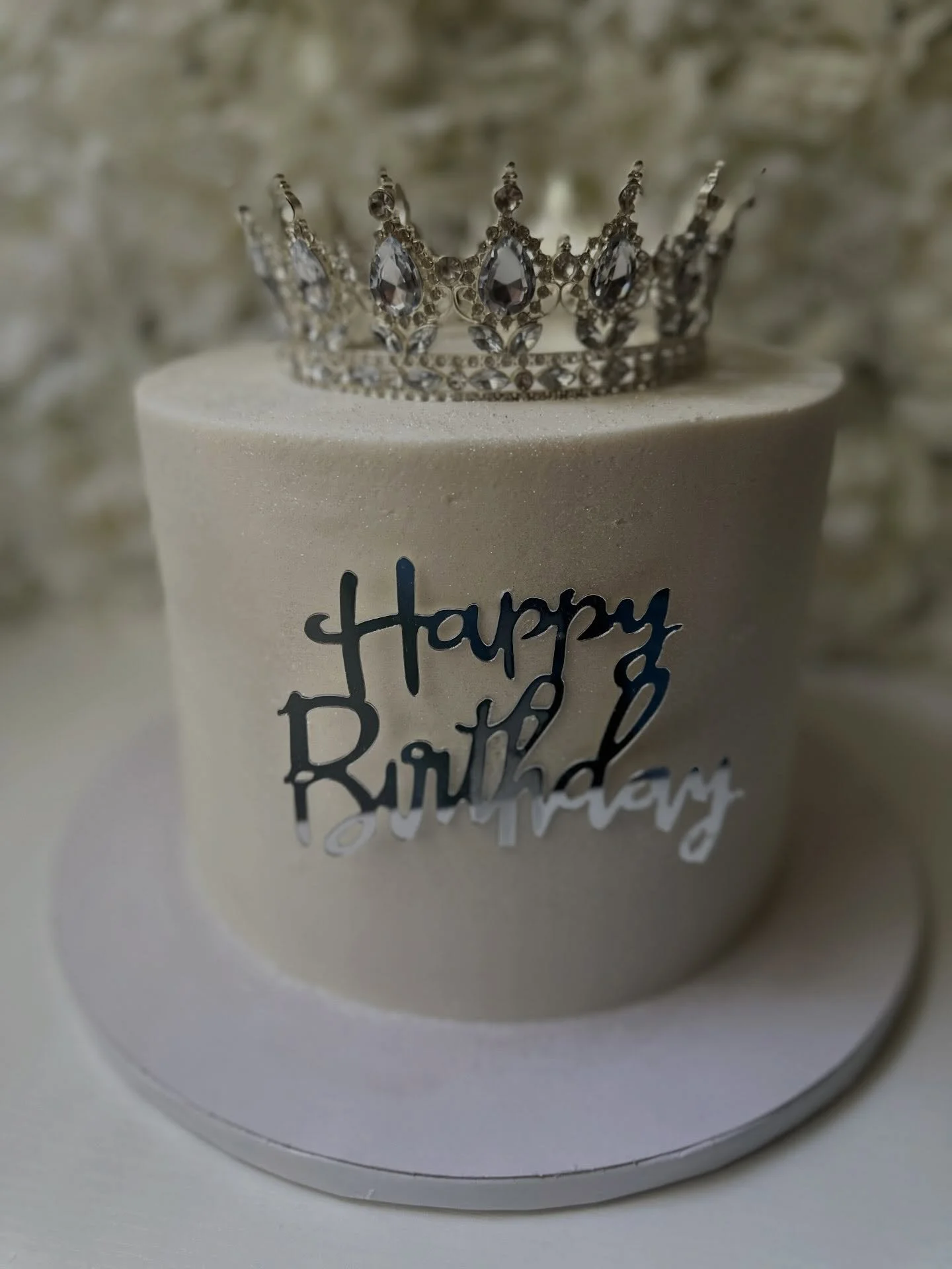 Cakes fit for a Queen

#njbaker #cakecontent #buttercreamcakes #fondantcakes bwr
