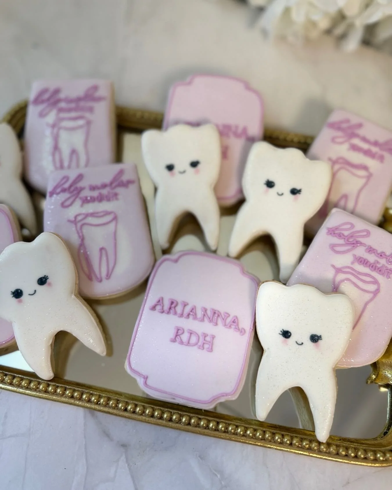 ✨🦷Sweet smiles for a sweet celebration!🩷

HOLY MOLAR YOU DID IT!

These custom dental-themed sugar cookies were created to celebrate Arianna and are almost too cute to eat! From smiling little teeth to personalized plaque cookies, every detail was 
