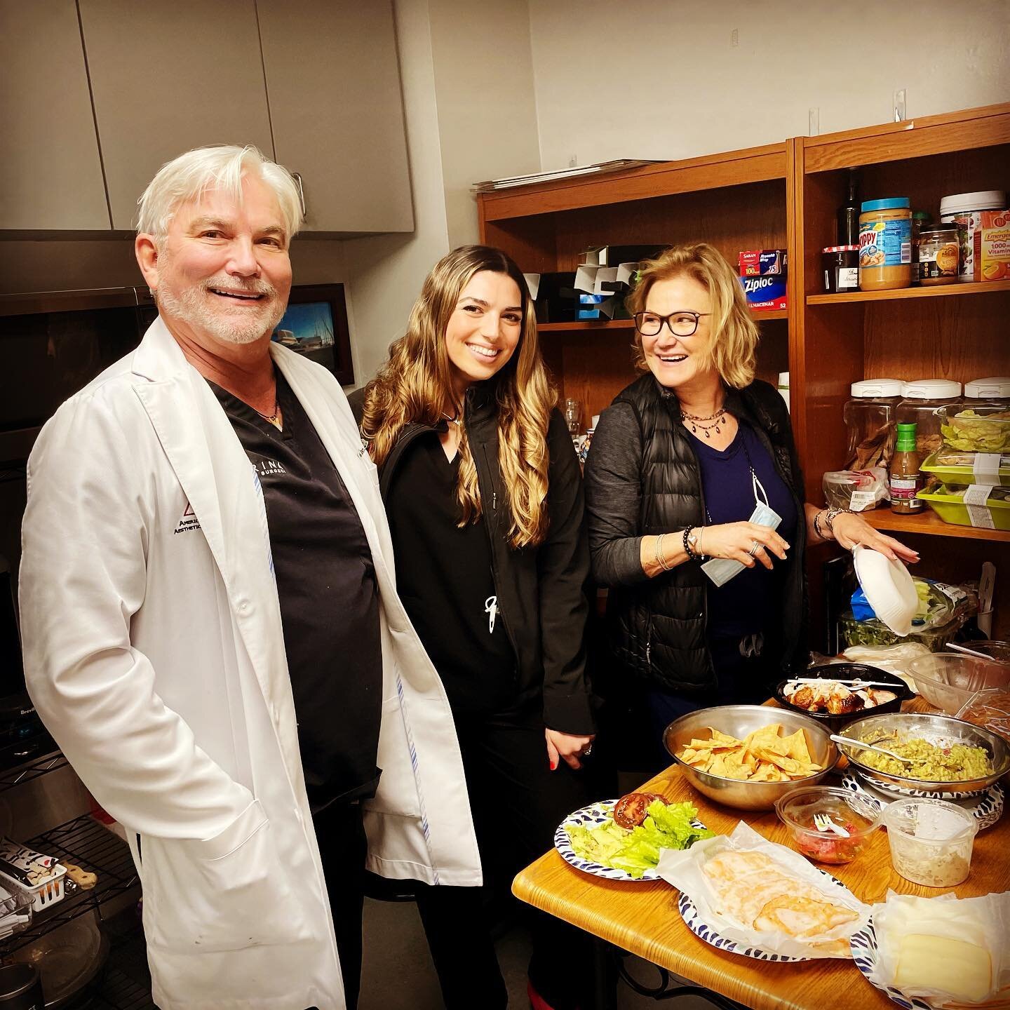 Hope everyone had a wonderful Thanksgiving! We&rsquo;re feeling extra gratitude for the amazing people on every rotation that keep us well-fed and supported, like the staff at @marinaplasticsurgery and @drgrantstevens ! We can always count on Irma fo