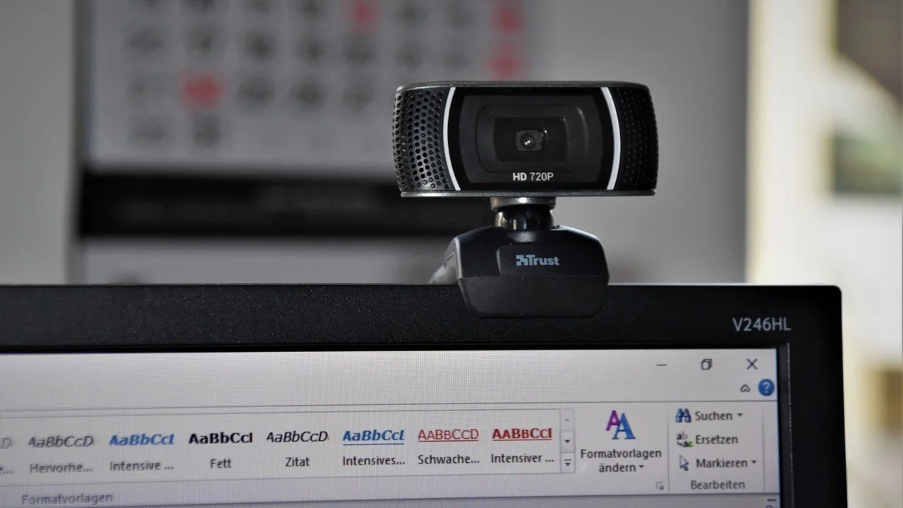 How to Talk to a Virtual Camera Lens