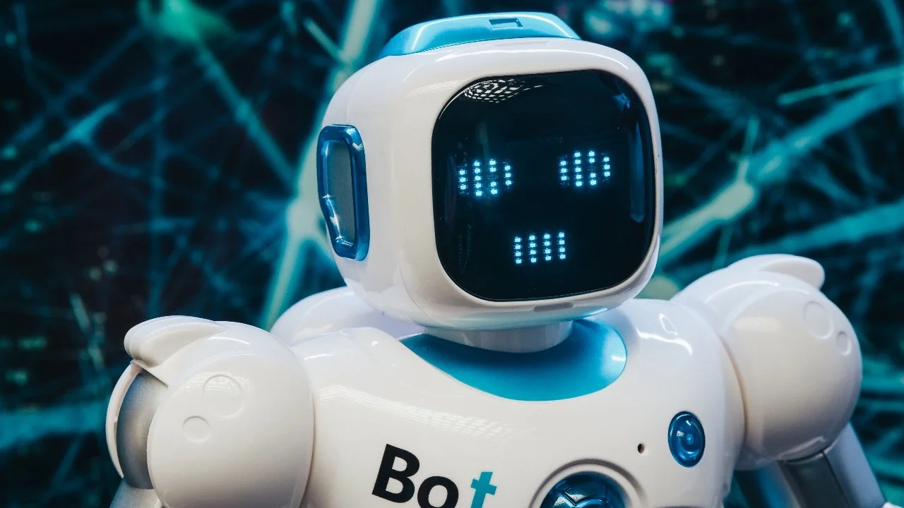 AI Explains: 3 Reasons Business People Should Become Storytellers