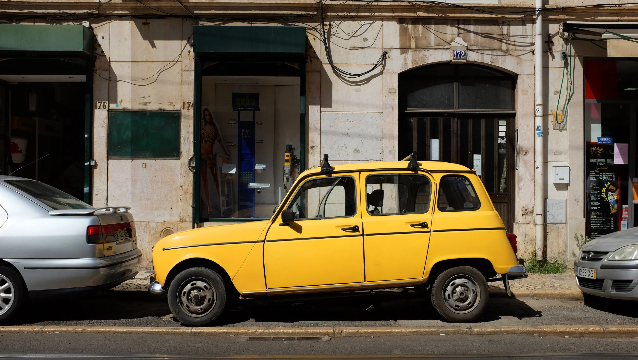 Lisbon Fiat Wagon.jpg