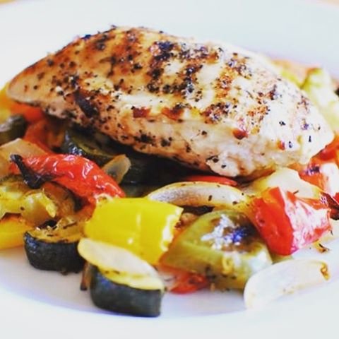 If you think you can&rsquo;t cook, this recipe is for you!  A great tasting meal that looks like you slaved away but is actually so easy. This chicken and roasted veggie dinner recipe will give you the skills to revamp your diet and give you a reason