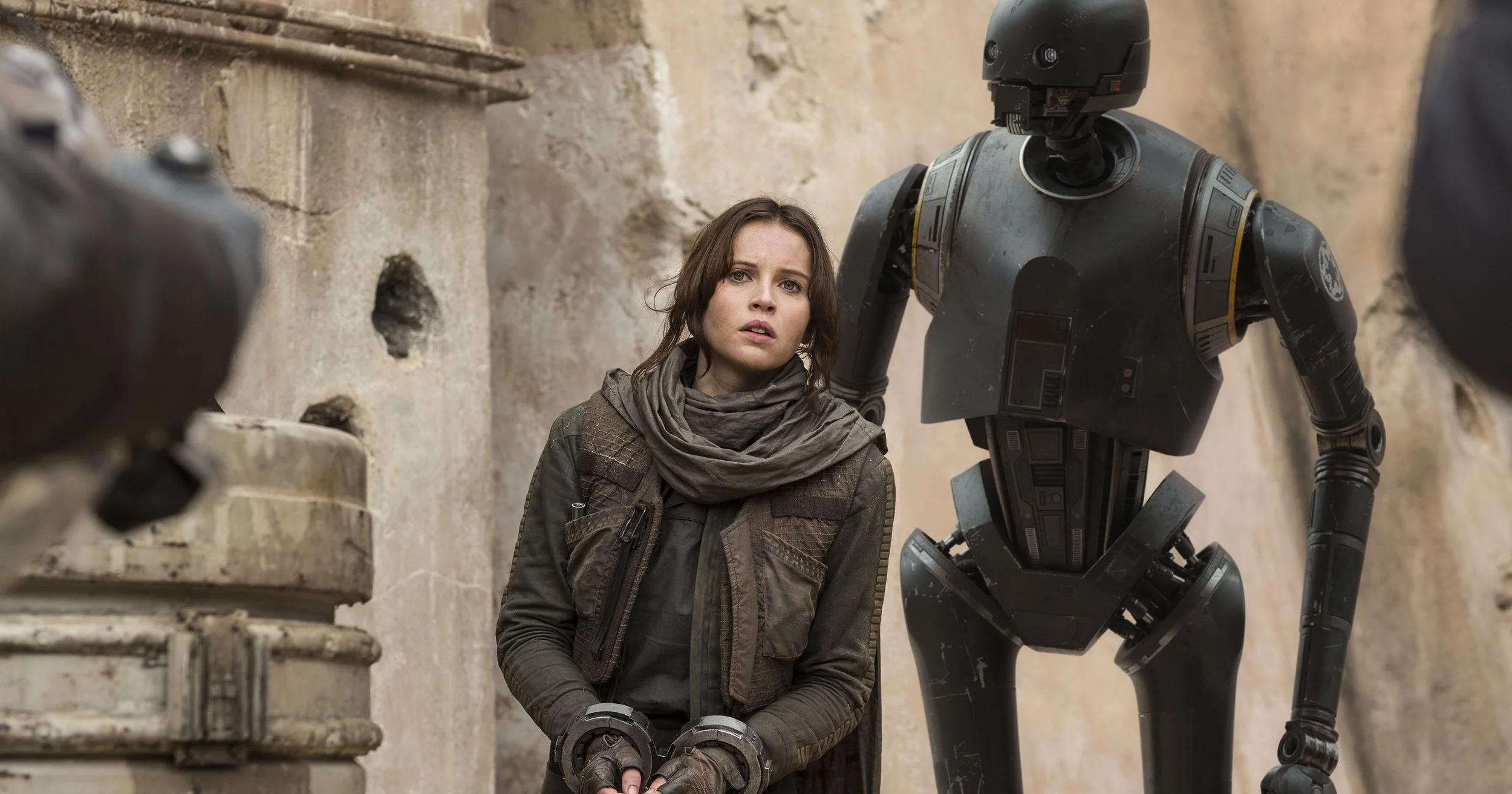 Felicity Jones (Jyn Erso) and Alan Tudyk (K-2SO) from last year's blockbuster, Rogue One: A Star Wars Story , will both be attending Celebration Orlando to sign autographs and take photos with fans.