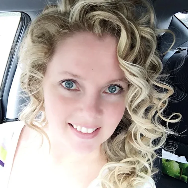 Kimberlee Profile Pic 750 px.jpg