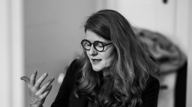 Wie eine Reihe Dominosteine aus Bildern und Gedanken