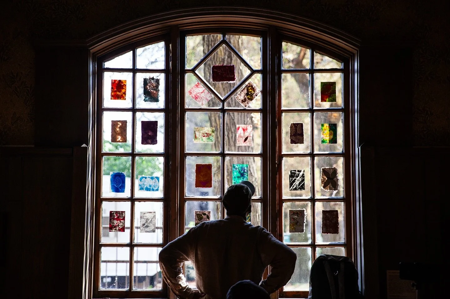 This fall, Hull-House welcomed artists from @RedLineService&mdash;a community of artists and art lovers with lived experience of houselessness&mdash;for a papermaking workshop led by @MelissaHilliardPotter. Supported by the @TerraFoundationforAmerica