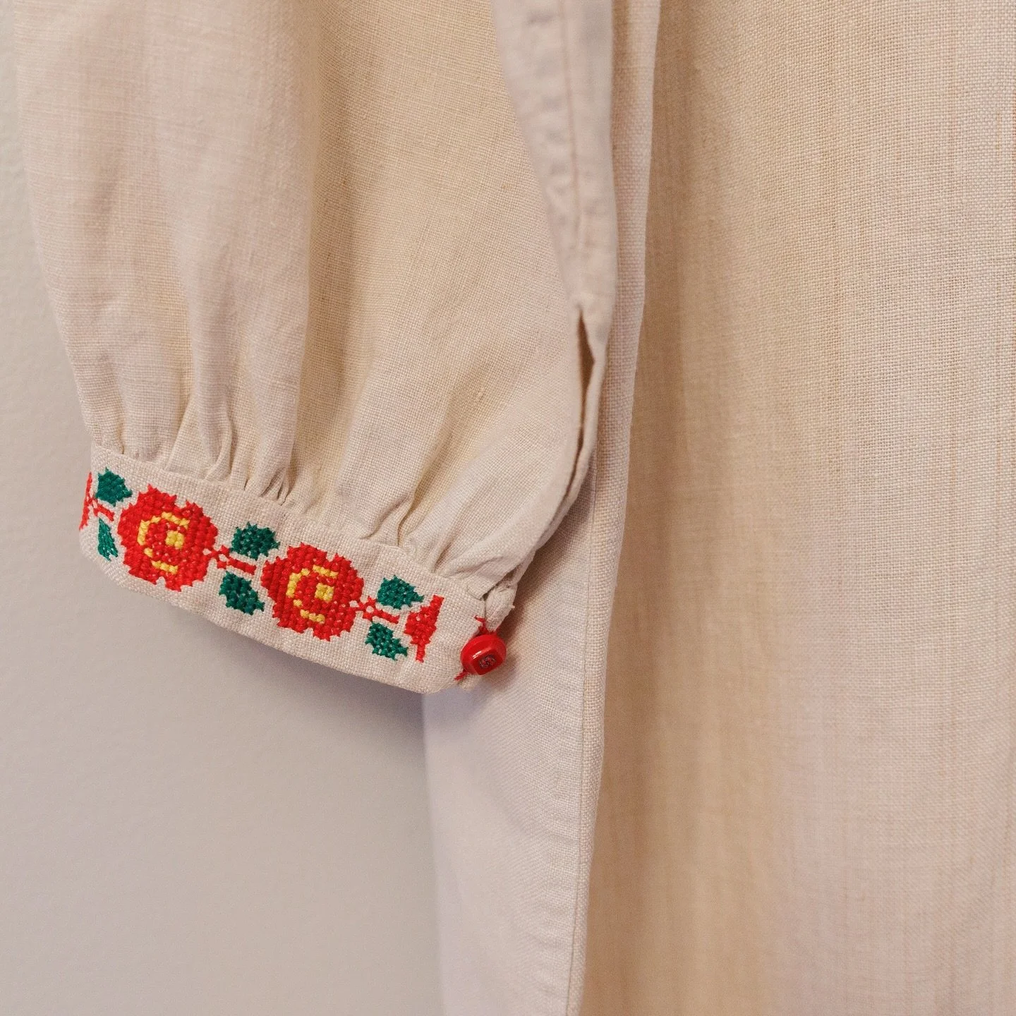 𝙍𝙖𝙙𝙞𝙘𝙖𝙡 𝘾𝙧𝙖𝙛𝙩 closes December 19, and what a run it&rsquo;s been. Across the exhibition, catalog, and programs, we honored the textiles of immigrant artists and reformers who lived in and shaped the historic settlement. On view were Hull-