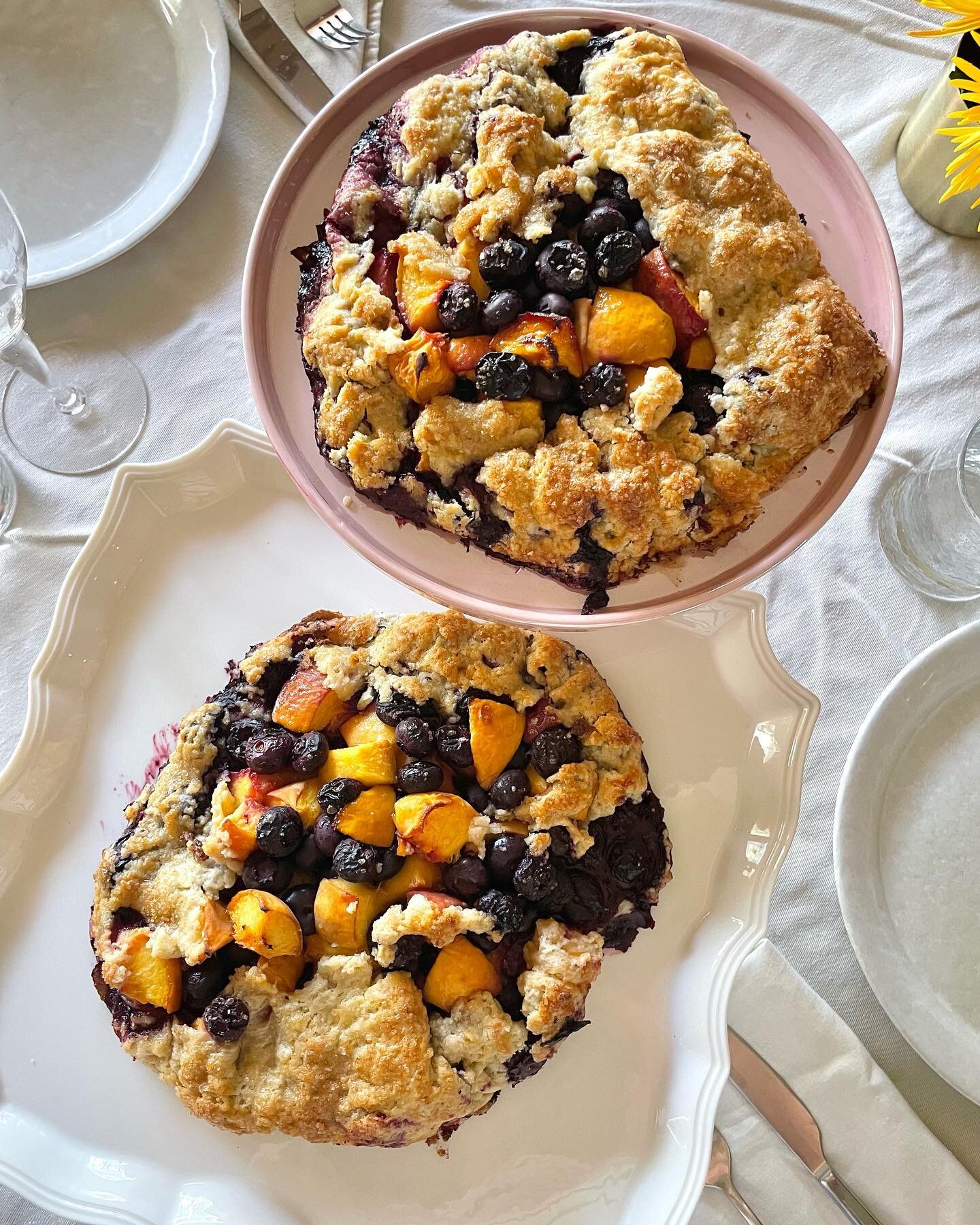 Finishing up last of the season&rsquo;s peaches 🍑 &amp; blueberries 🫐Galette&hellip; or rustic pie. Yummy!!