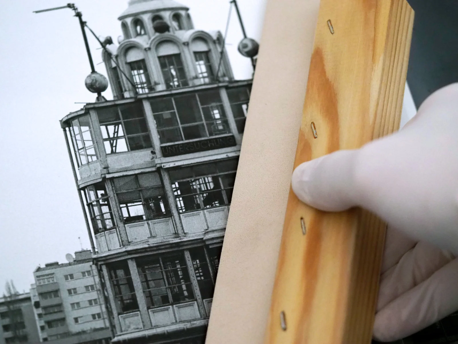 Use of the ruler-like squeegee