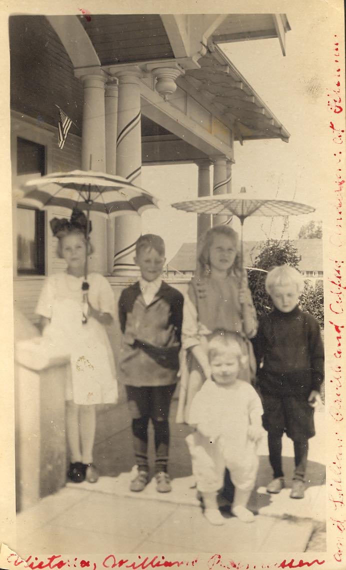 Emma and Jenni's children in front of the Anderson House on 4th of July.jpg