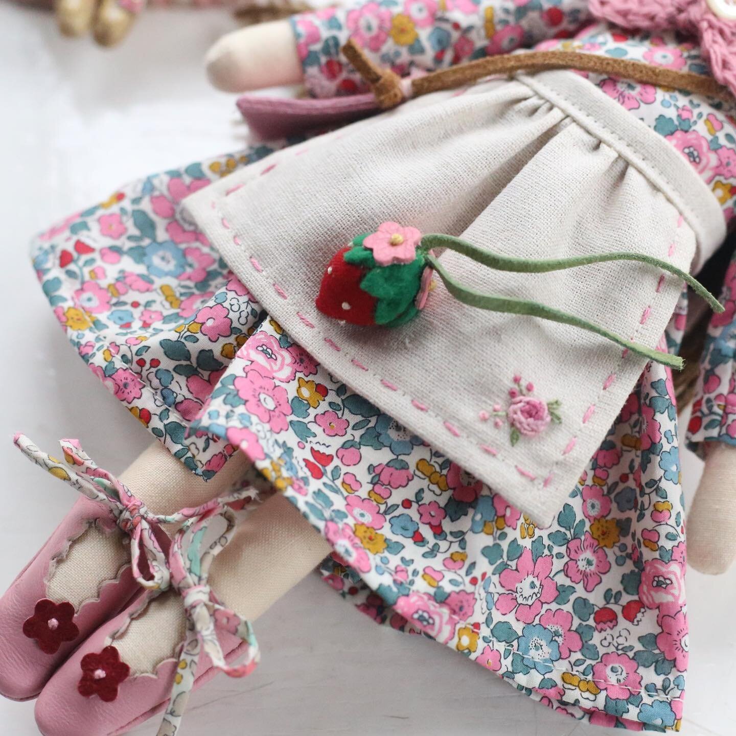 Pretty pink strawberry flowers and tiny leather shoes on my sewing table today, but secretly wishing the heating was on! 🍓🌸